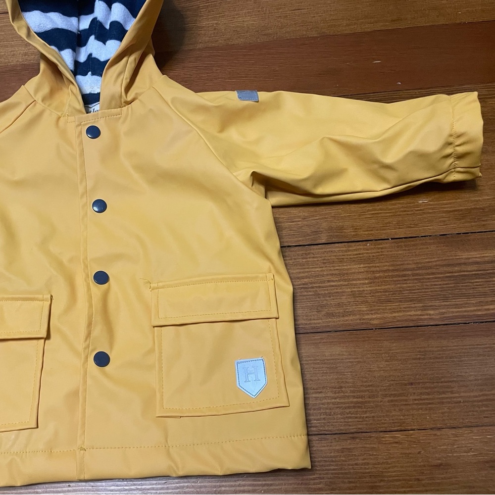 Hatley Yellow Hooded Raincoat Size 12-18 Months - Picture 8 of 16
